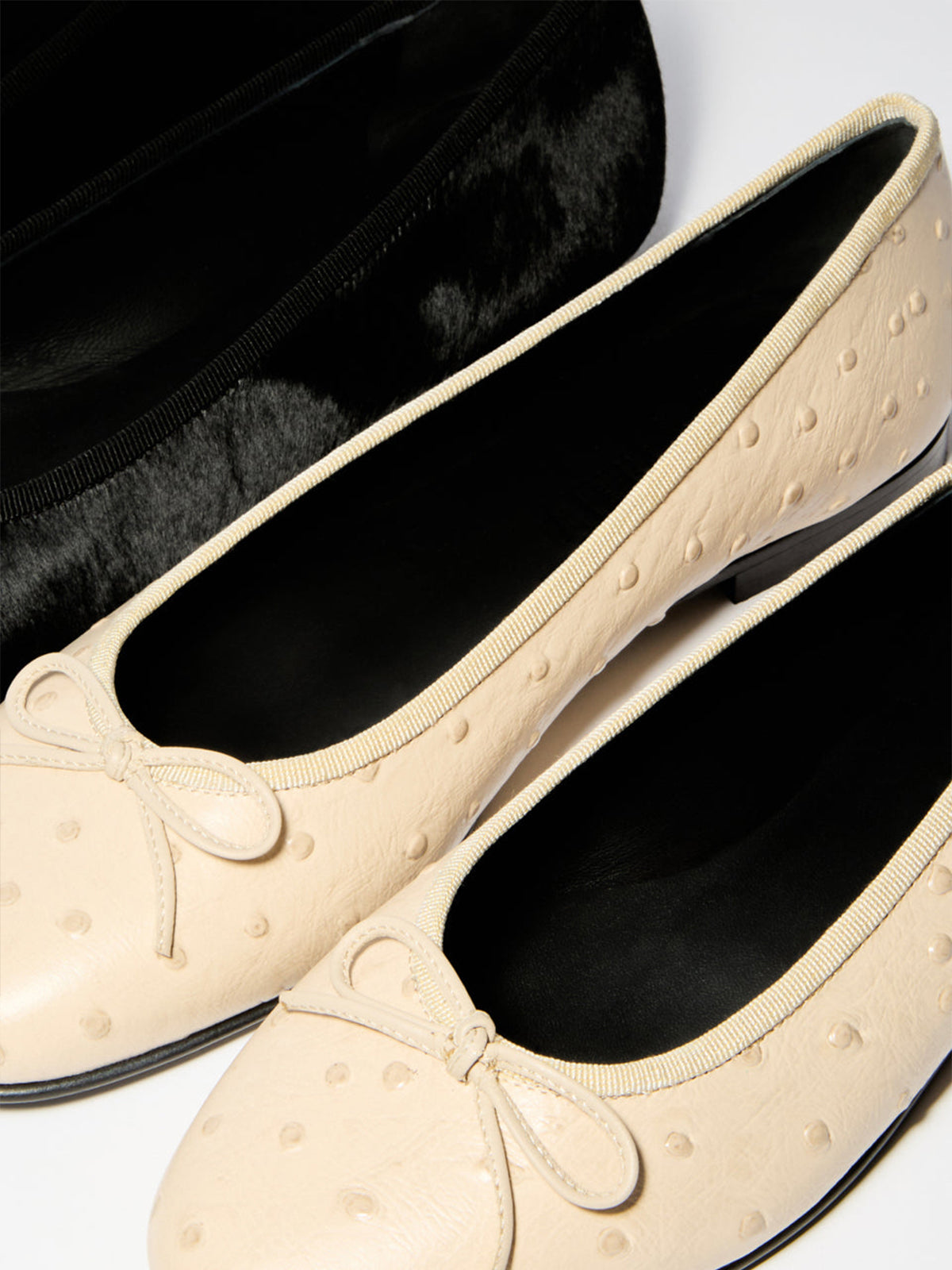 Slip-On Round-Toe Front Bow Simple Ballet Flats - Bone Ostrich Pattern