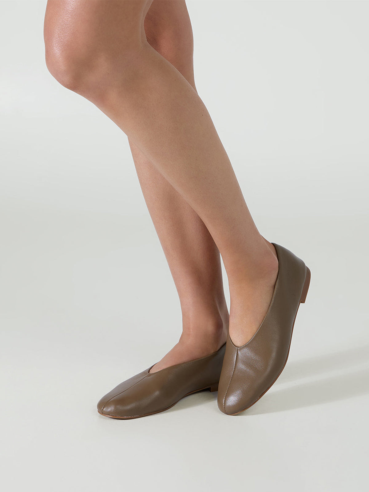 Round-Toe Chic Slip-On Ballet Simple Flats - Brown