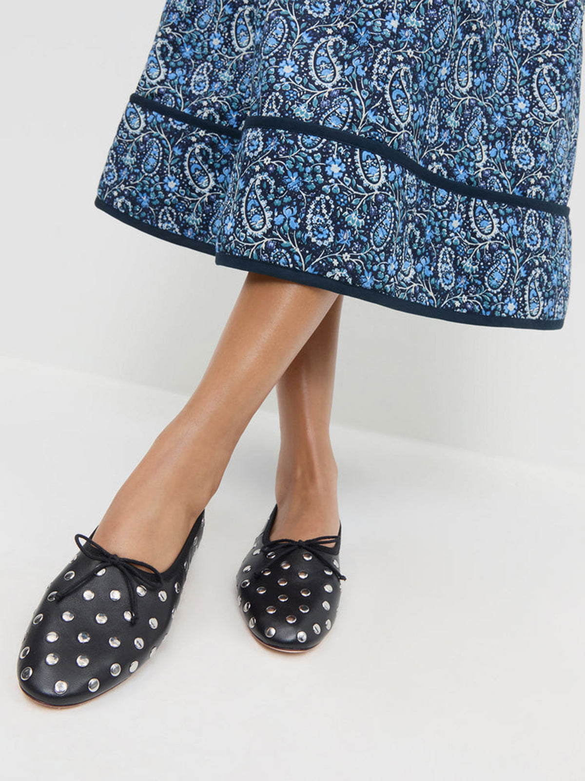 Black Round-Toe Chic Front Bow Slip-On Studs Ballet Flats