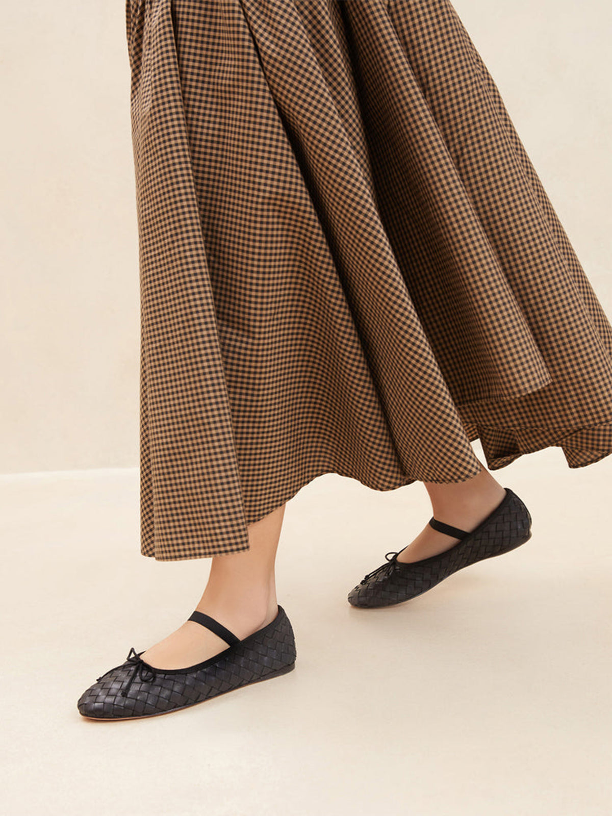 Black Woven Vegan Leather Round-Toe Front Bow And Middle Strap Ballet Flats