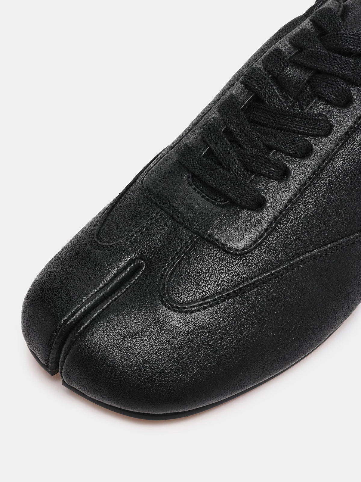 Black Split-Toe Classic Lace-Up Flats Sneakers