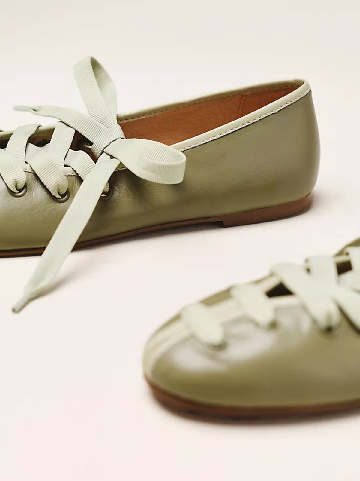 Green Round-Toe Simple Lace-Up Slip-On Ballet Flats