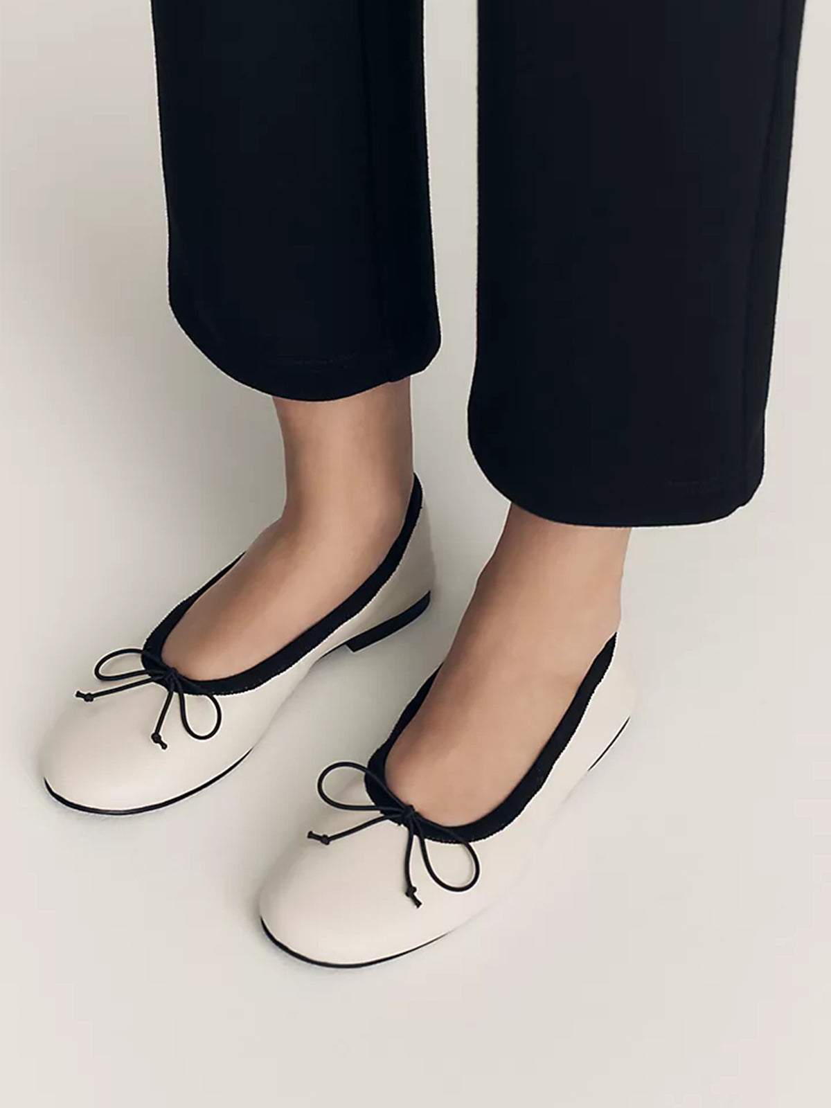 Ivory Round-Toe Slip-On Classic Ballet Flats With Front Bow