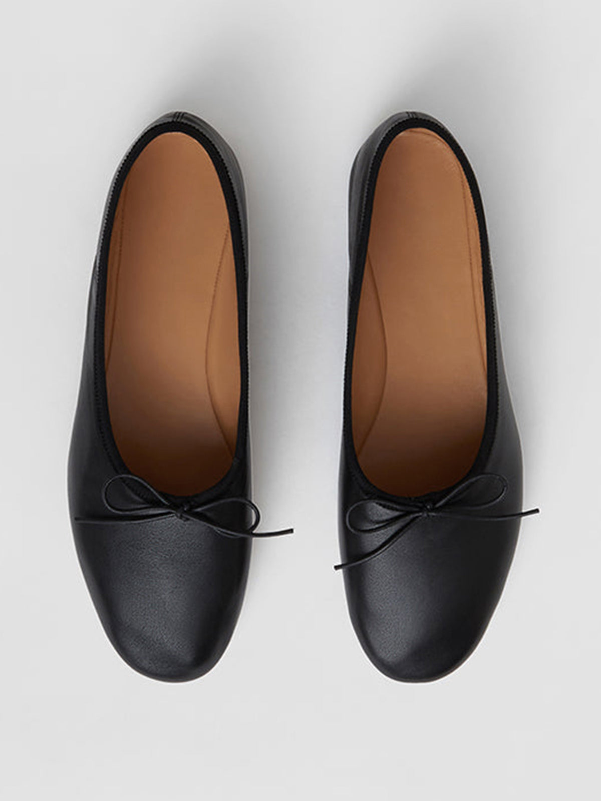 Black Round-Toe Simple Chic Ballet Flats With Front Bow