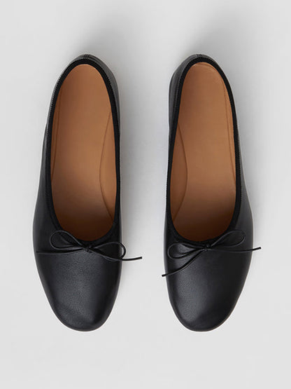 Black Round-Toe Simple Chic Ballet Flats With Front Bow