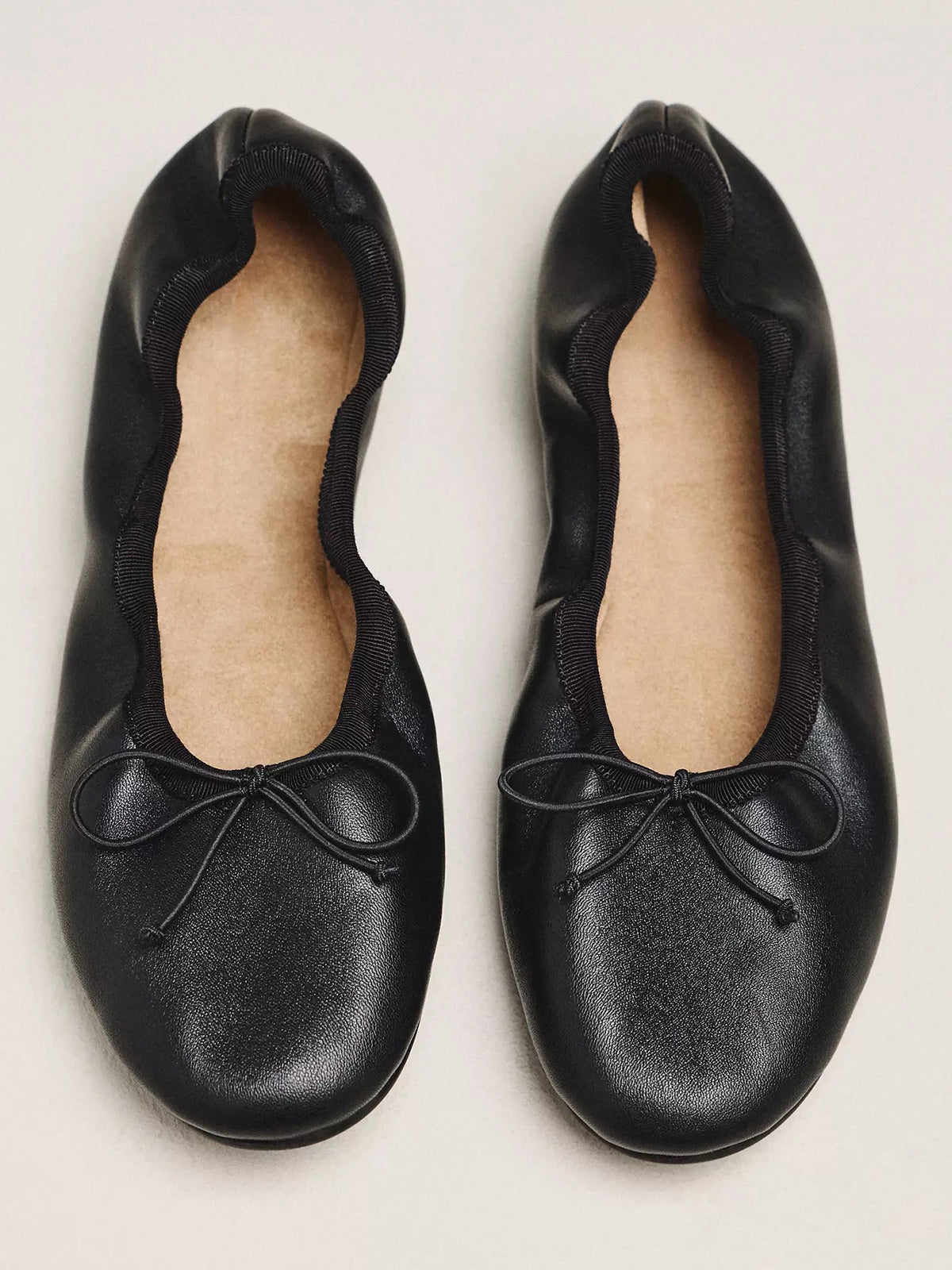 Black Round-Toe Slip-On Classic Ballet Flats With Front Bow