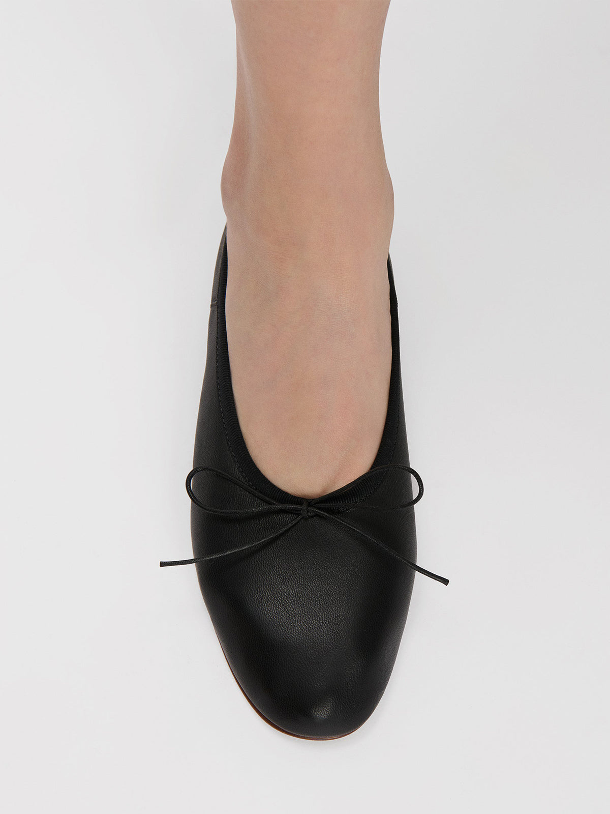 Black Round-Toe Simple Chic Ballet Flats With Front Bow