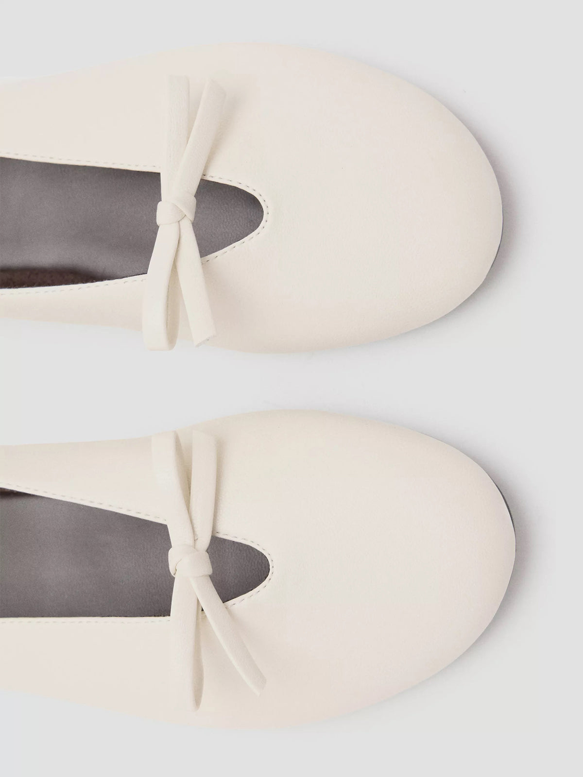Ecru Round-Toe Front Bow Chic Ballet Flats