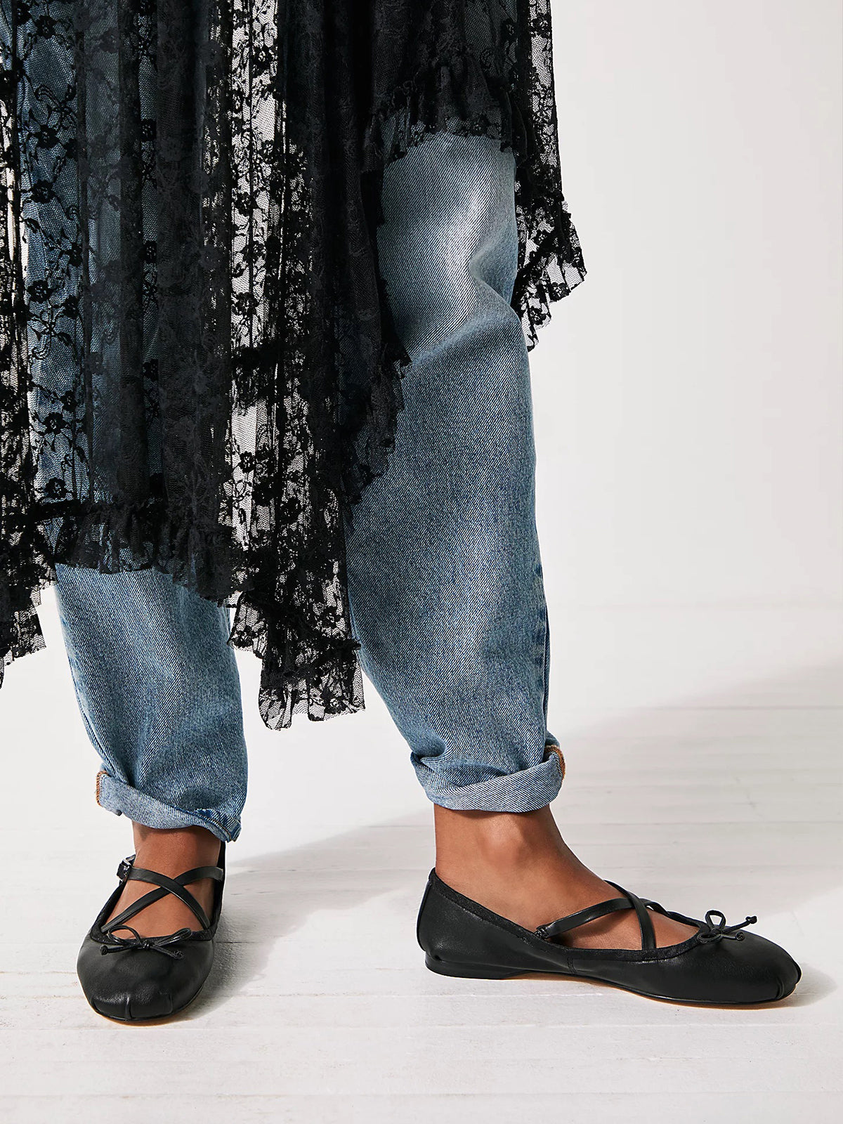 Black Round-Toe Front Bow Crossed Straps Ballet Flats