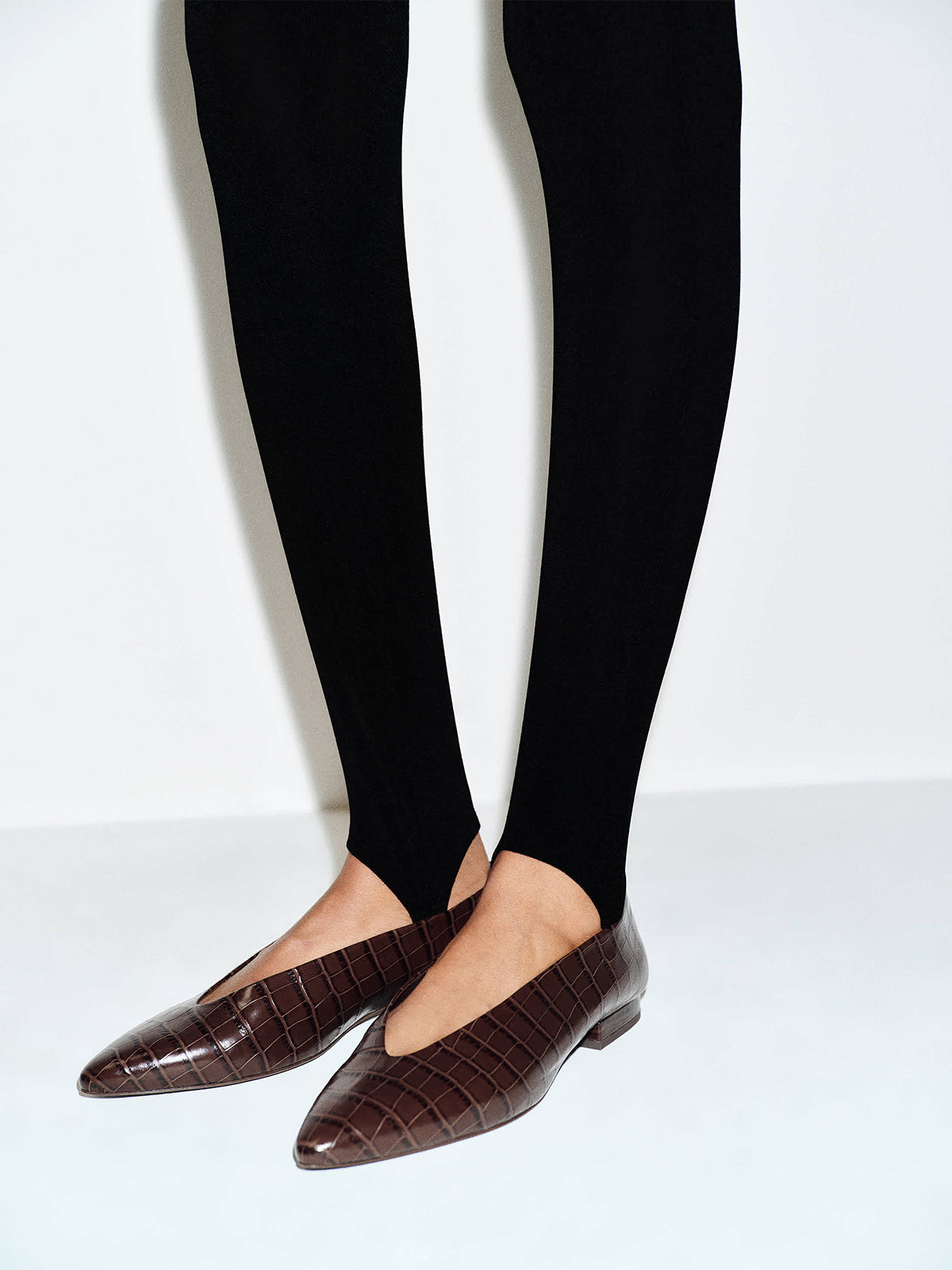 Chocolate Crocodile Pattern Pointed-Toe Slip-On Simple Ballet Flats