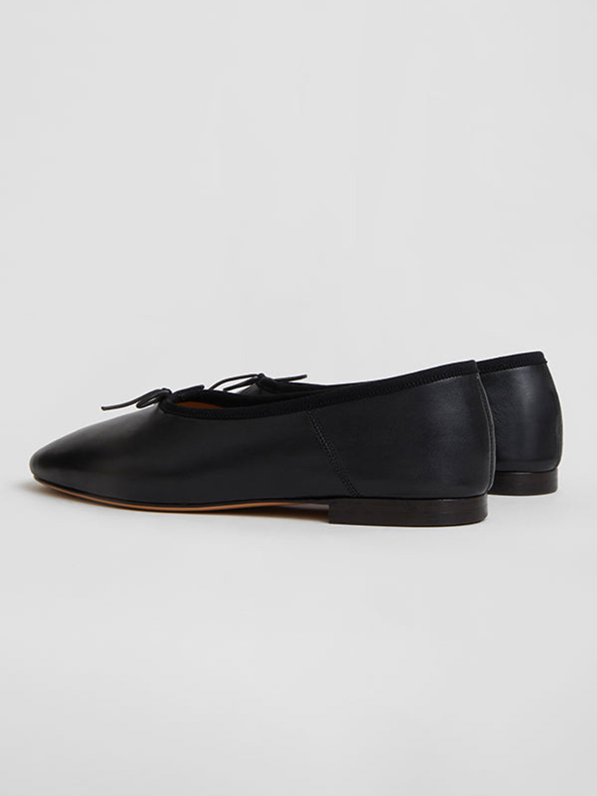 Black Round-Toe Simple Chic Ballet Flats With Front Bow