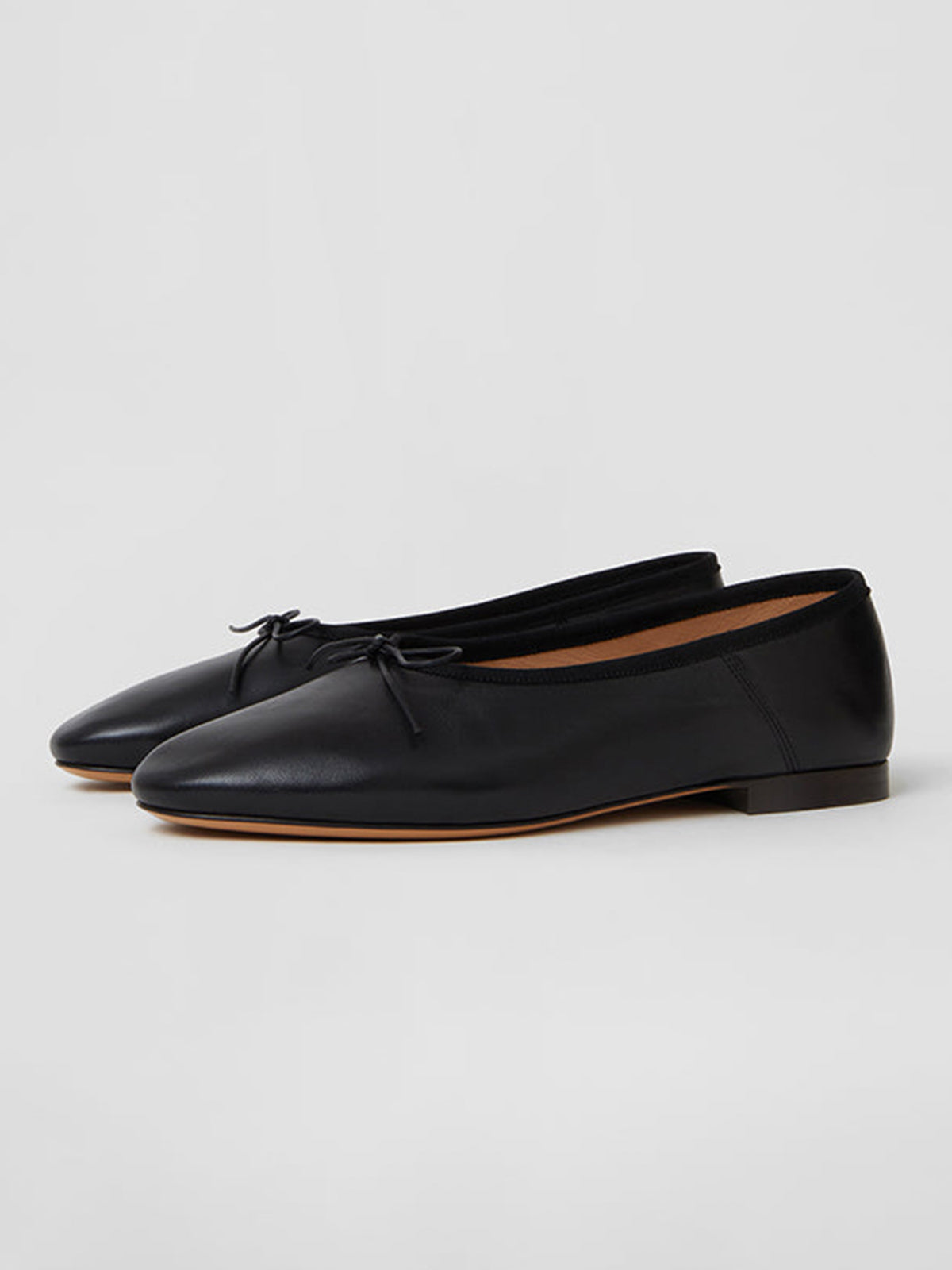 Black Round-Toe Simple Chic Ballet Flats With Front Bow