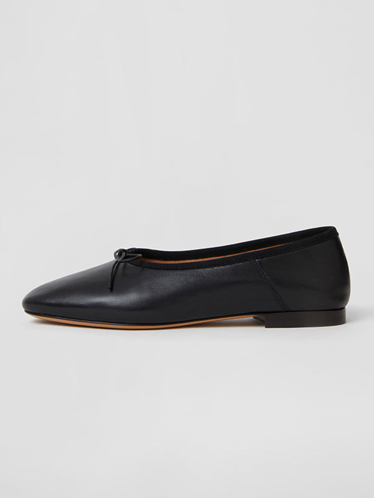 Black Round-Toe Simple Chic Ballet Flats With Front Bow