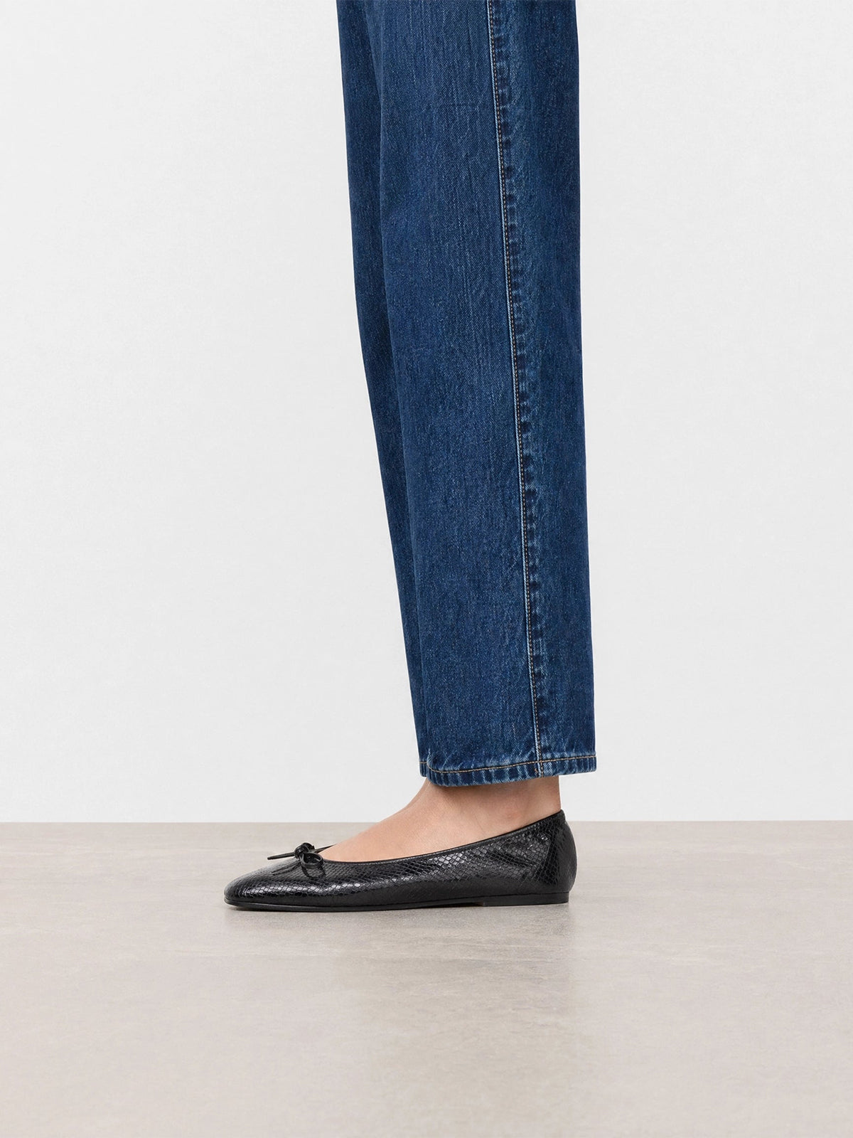Black Snakeskin Pattern Classic Square-Toe Front Bow Simple Ballet Flats